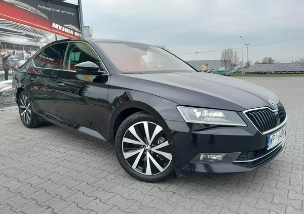 Skoda Superb cena 72900 przebieg: 125000, rok produkcji 2015 z Pakość małe 596